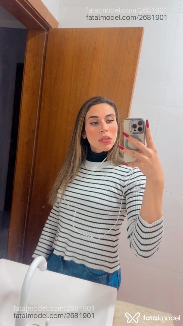 Acompanhante mulher trans morena (o) de olhos castanhos - Pati Acompanhante mulher trans morena (o) de olhos castanhos - Pati