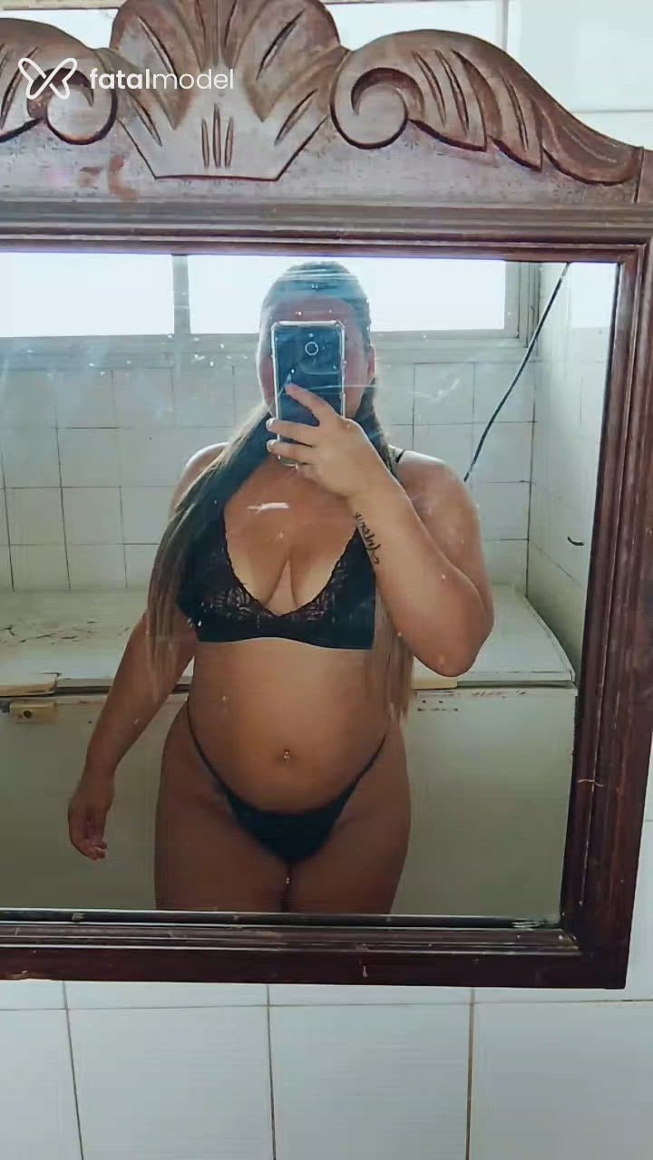 Acompanhante mulher morena (o) de olhos verdes - Soll