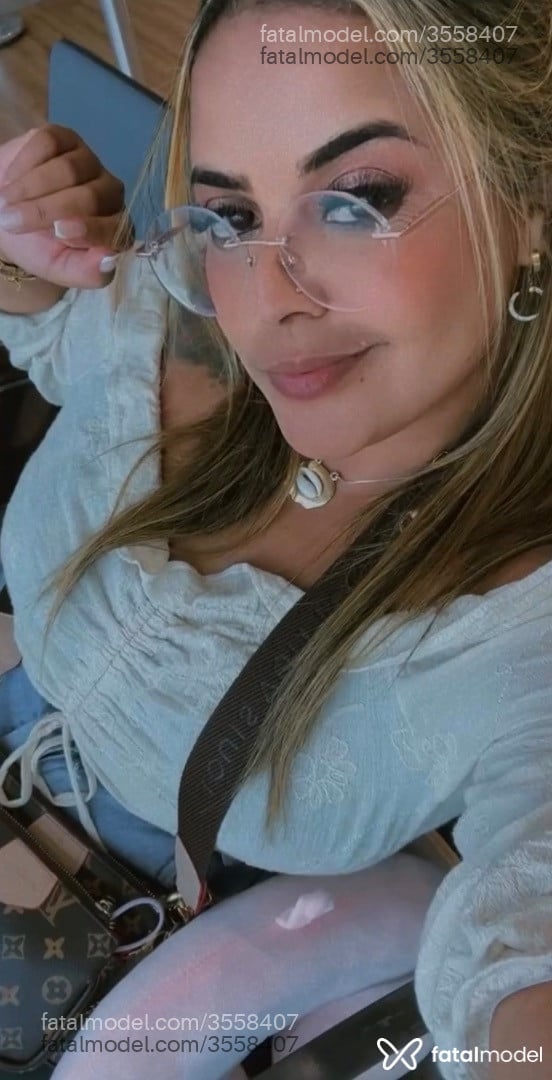 Acompanhante mulher morena (o) de olhos pretos - Heloísa