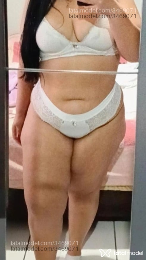 Acompanhante mulher morena (o) de olhos pretos - Morena