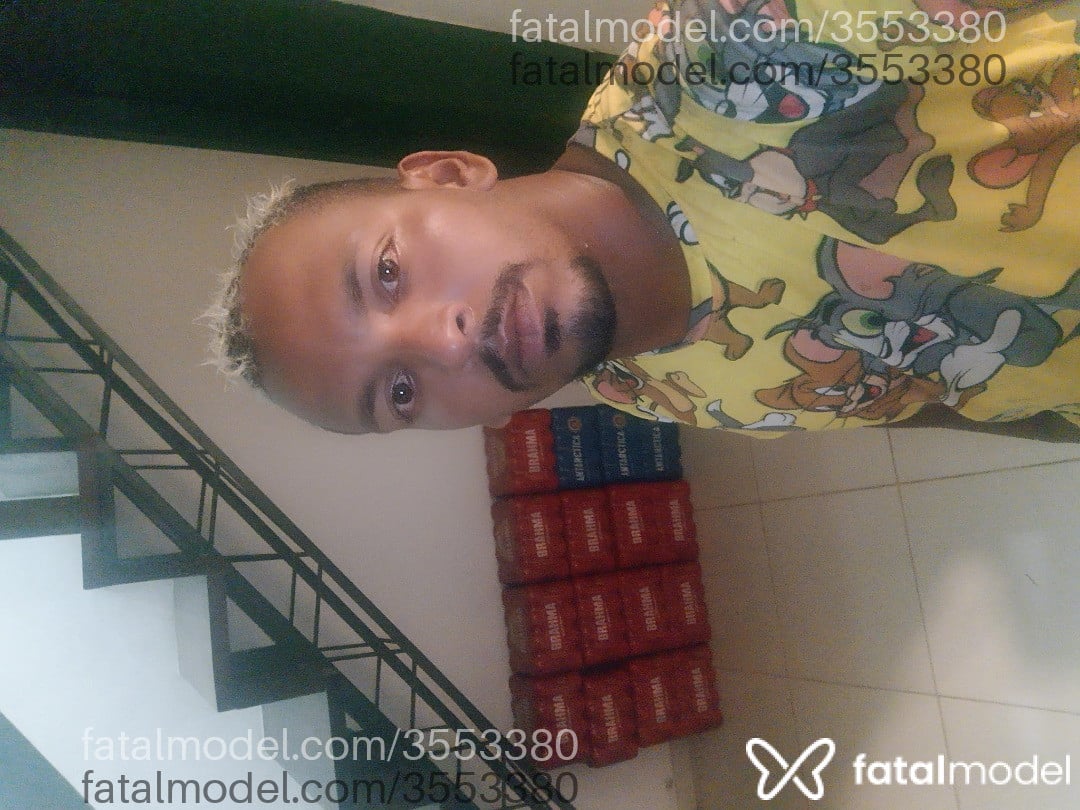 Acompanhante homem morena (o) de olhos pretos - Azeredo