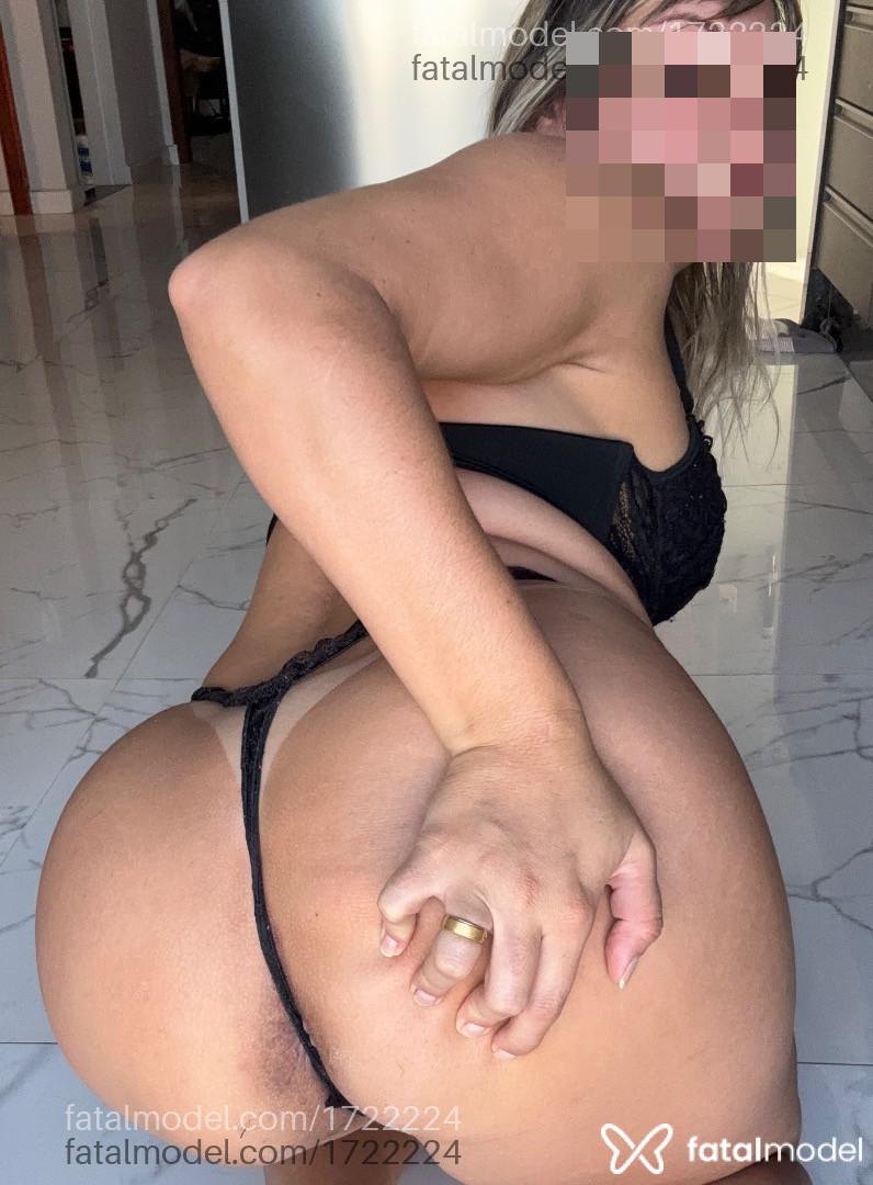 Acompanhante mulher loira (o) de olhos mel - Lua Secreta