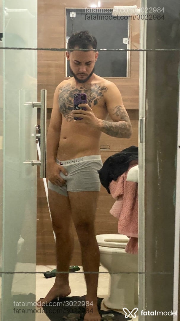 Acompanhante homem morena (o) de olhos castanhos - Mateus