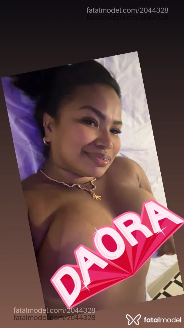 Acompanhante mulher morena (o) de olhos pretos - Belinda