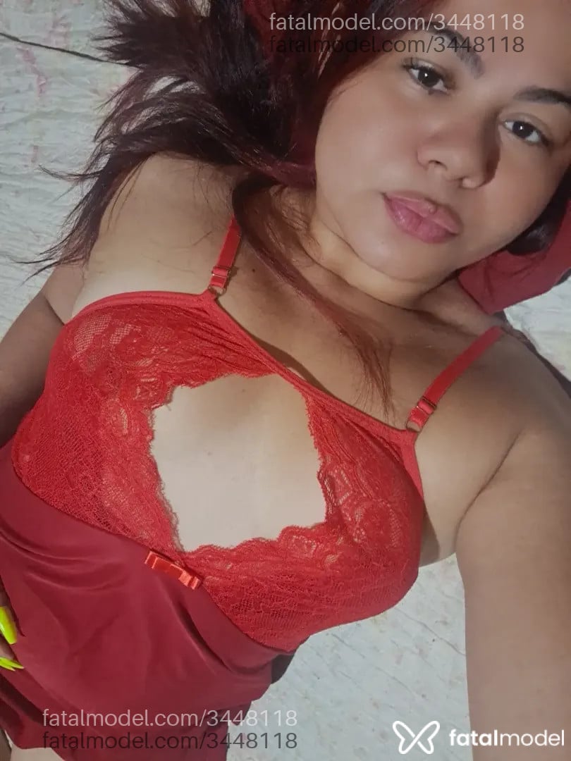 Acompanhante mulher com cabelo castanho de olhos pretos - Valentina