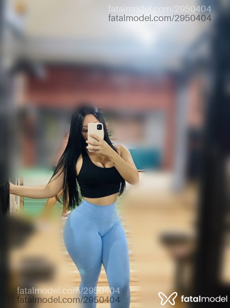 Acompanhante mulher com cabelo castanho de olhos castanhos - Lílian Albuquerque