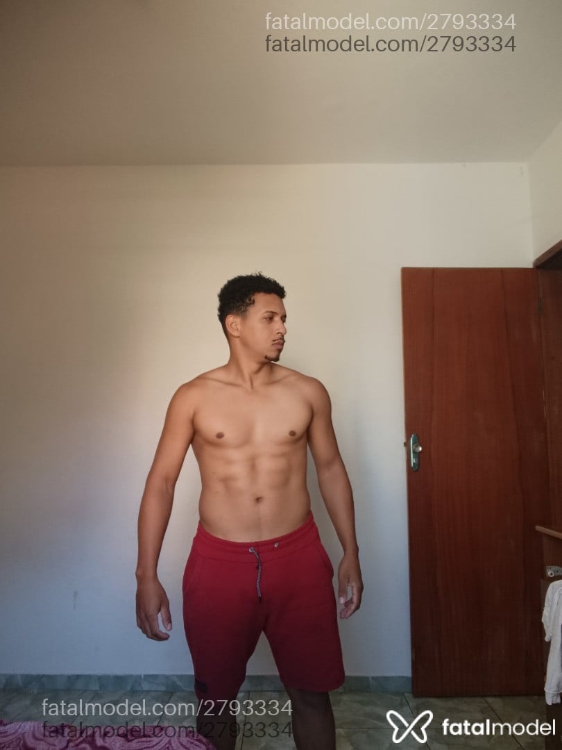 Acompanhante homem morena (o) de olhos pretos - Martins