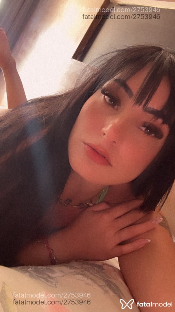 Acompanhante mulher morena (o) de olhos mel - Kaahzinha Acompanhante mulher morena (o) de olhos mel - Kaahzinha