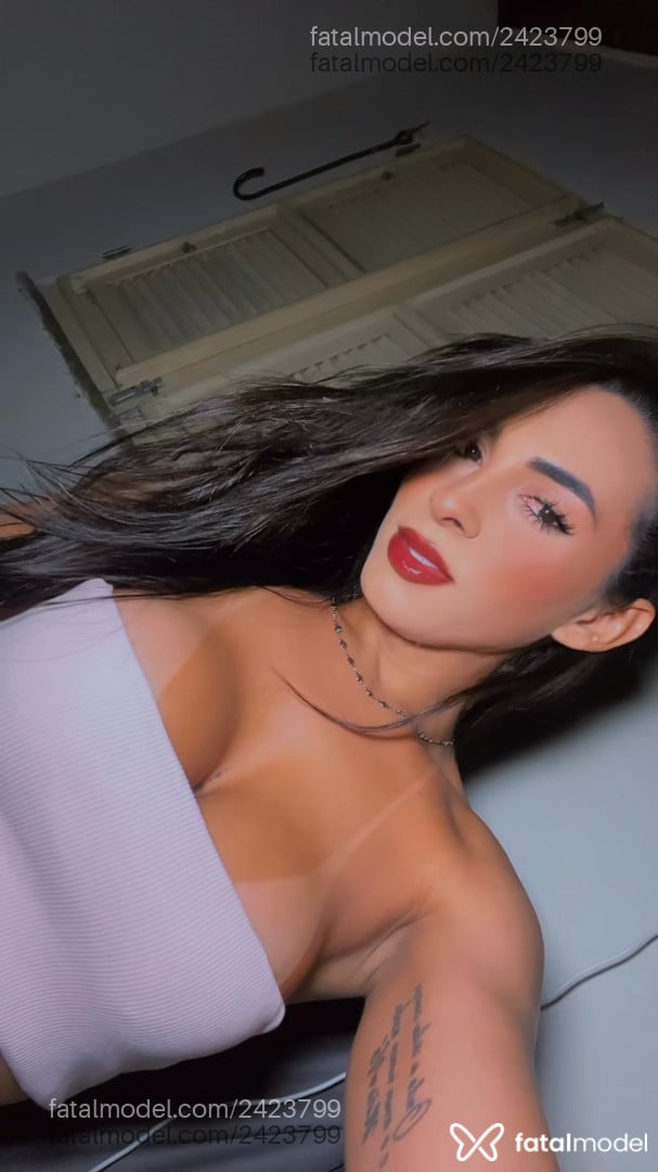 Acompanhante mulher trans morena (o) de olhos castanhos - Thaemyllyneves