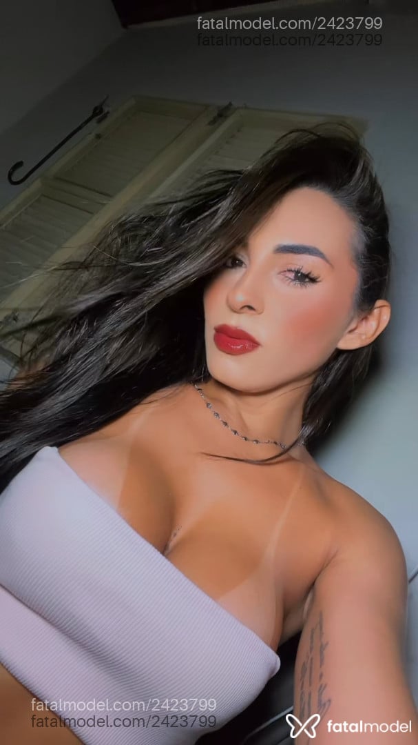 Acompanhante mulher trans morena (o) de olhos castanhos - Thaemyllyneves