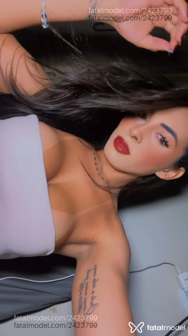 Acompanhante mulher trans morena (o) de olhos castanhos - Thaemyllyneves