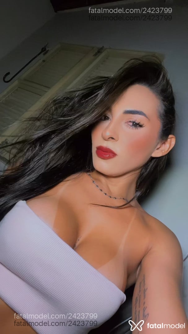 Acompanhante mulher trans morena (o) de olhos castanhos - Thaemyllyneves