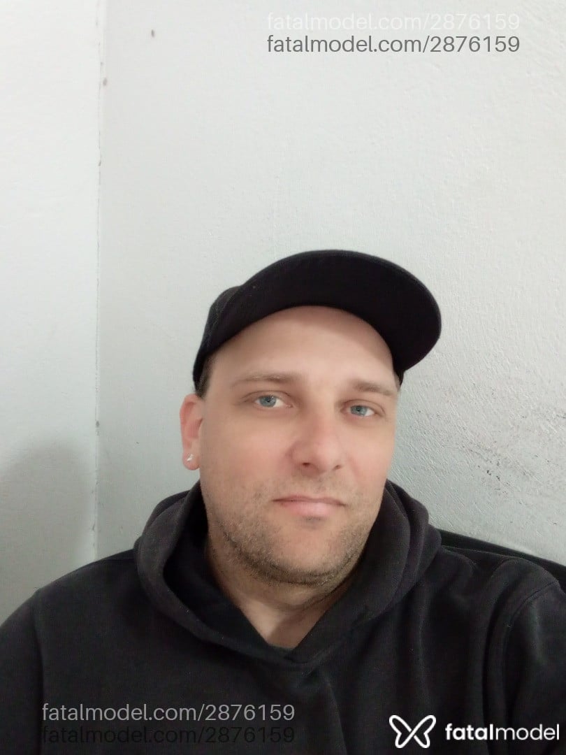 Acompanhante homem loira (o) de olhos azuis - Blue Boss