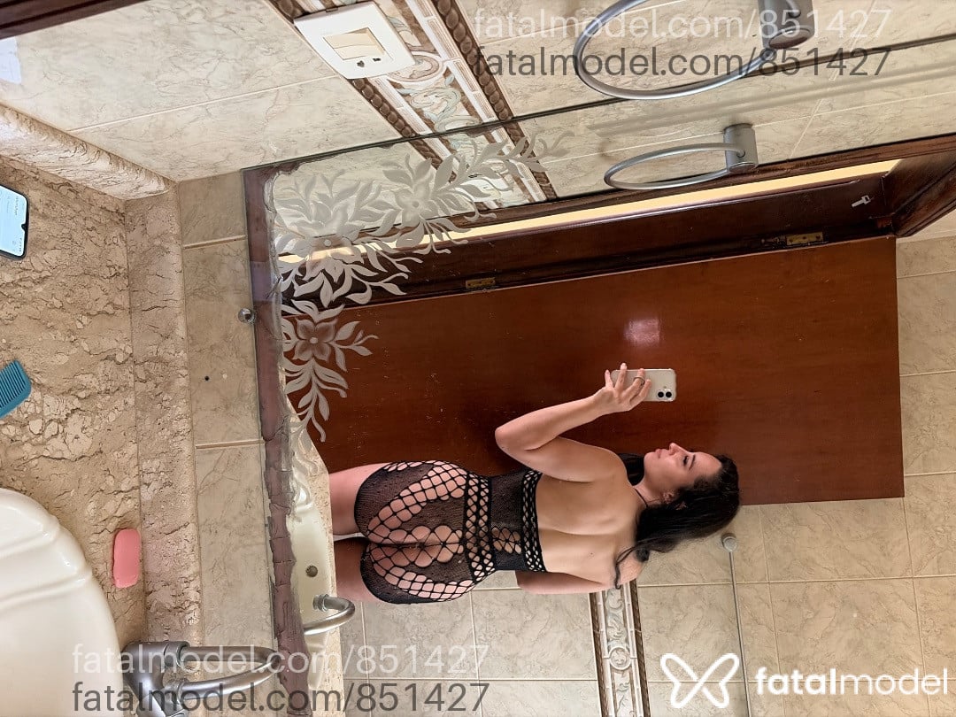 Acompanhante mulher com cabelo castanho de olhos mel - Mel Souza