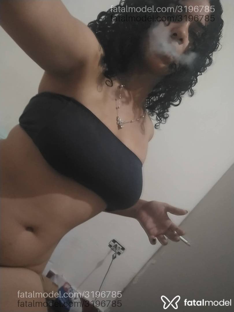 Acompanhante mulher com cabelo castanho de olhos verdes - Cris