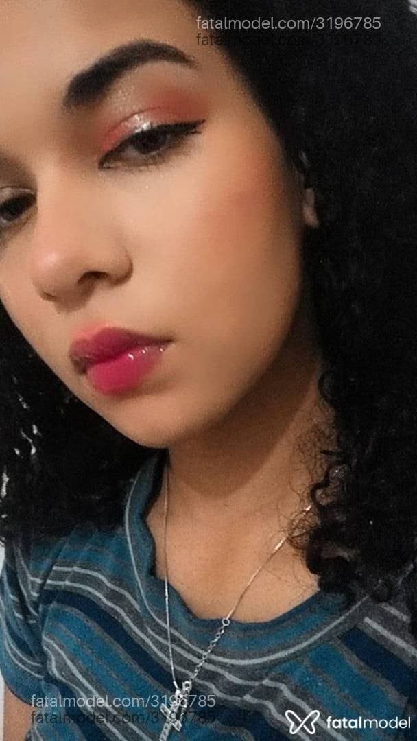 Acompanhante mulher com cabelo castanho de olhos verdes em Virtual - Morena