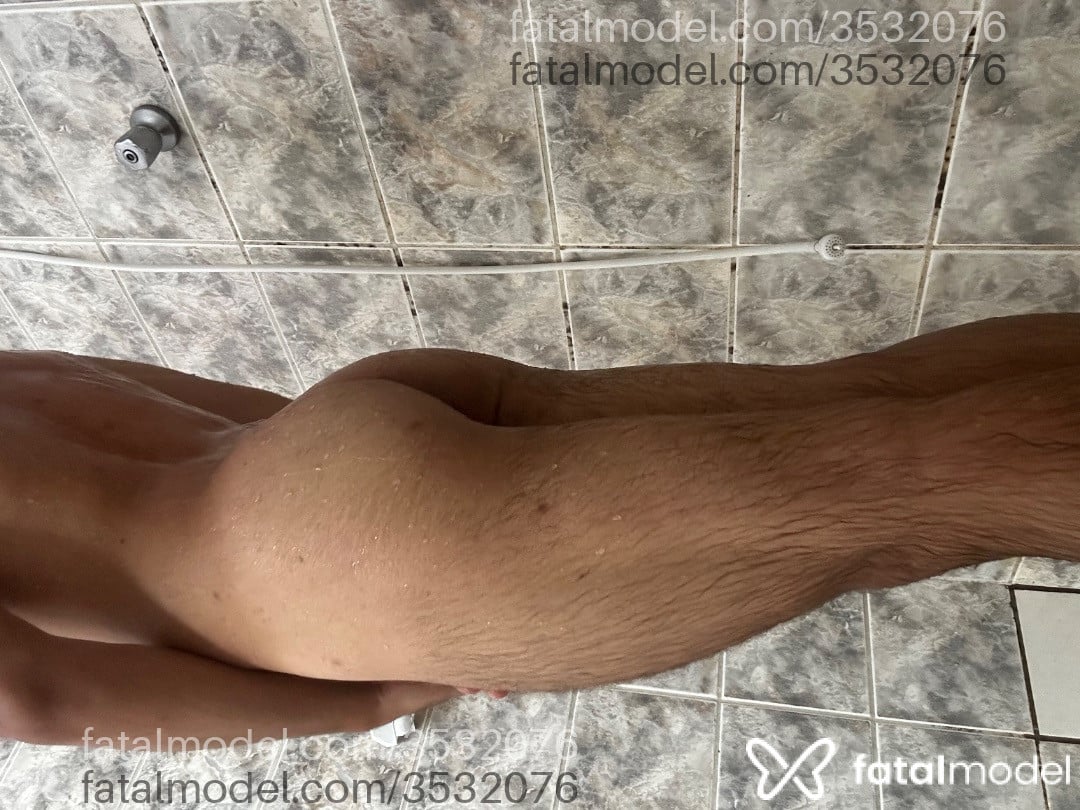 Acompanhante homem com cabelo castanho de olhos castanhos - Vitor