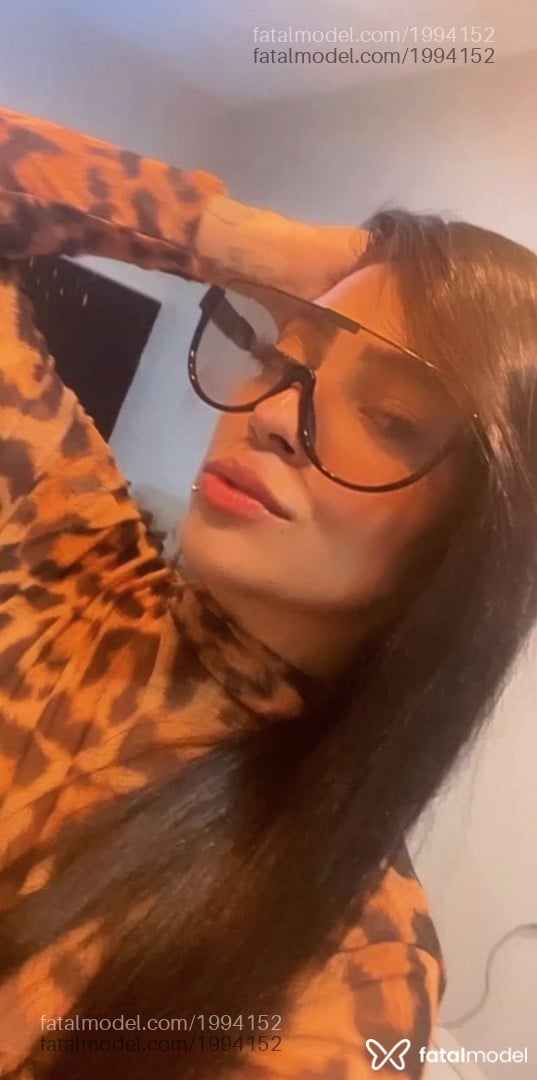 Acompanhante mulher morena (o) de olhos castanhos - Valentina Tavares