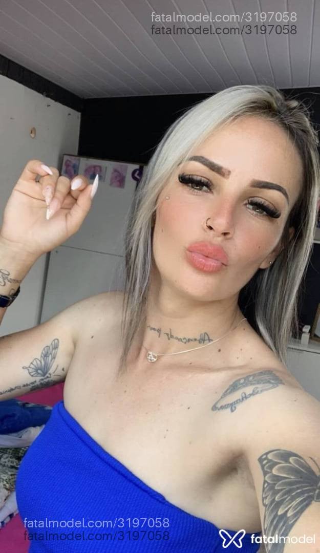 Acompanhante mulher loira (o) de olhos castanhos em Joinville - Laura Lopes