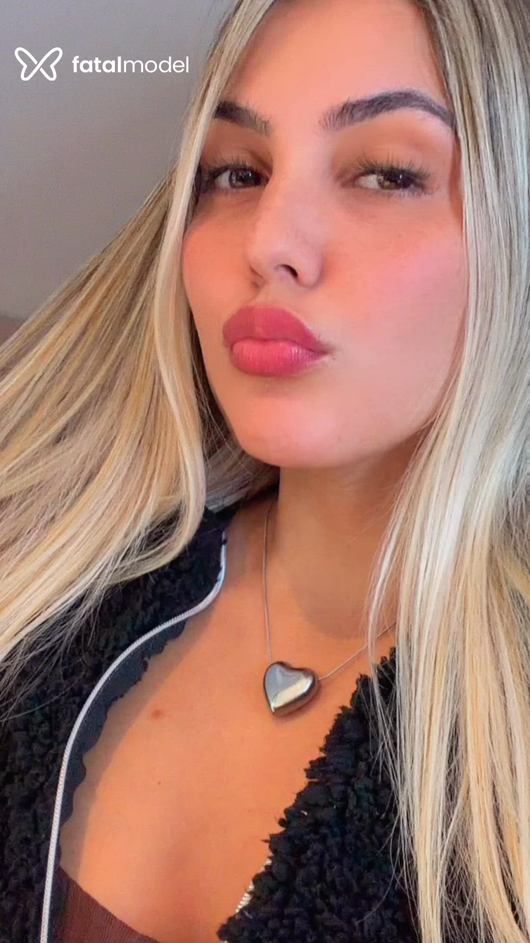 Acompanhante mulher loira (o) de olhos mel - Sofia