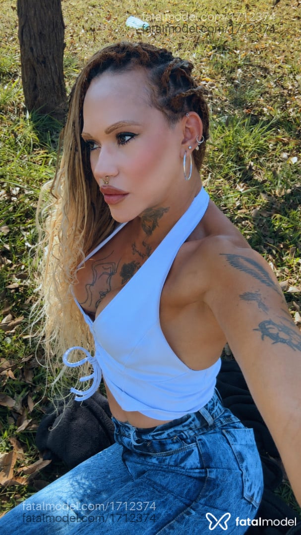 Acompanhante mulher trans ruiva (o) de olhos castanhos - Lala Lisa