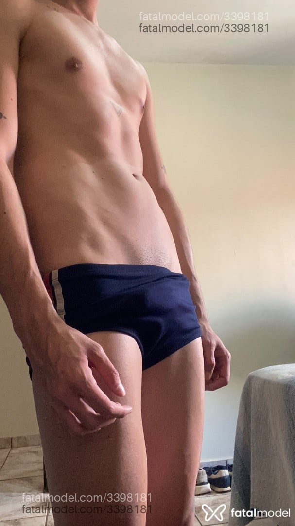 Acompanhante homem morena (o) de olhos pretos - Hig