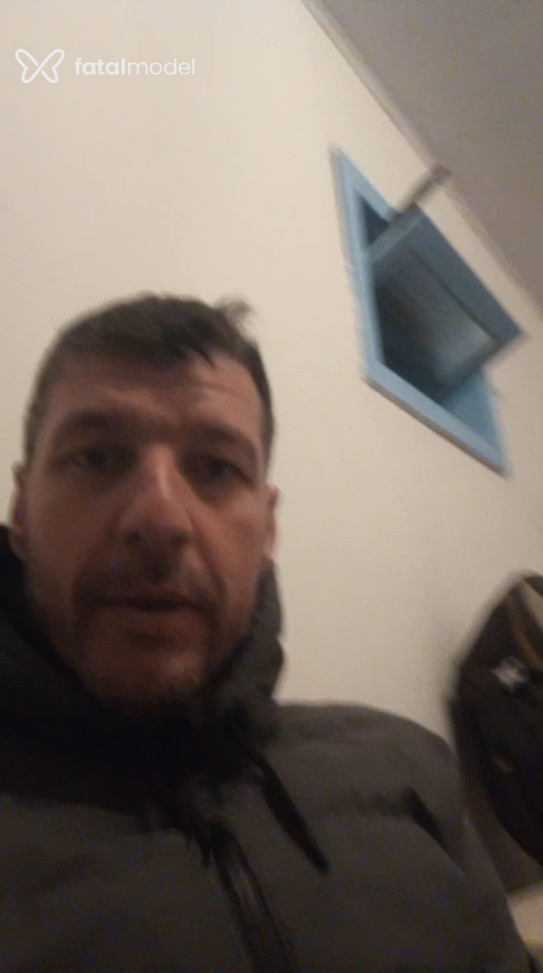 Acompanhante homem com cabelo castanho de olhos azuis - Ricardão