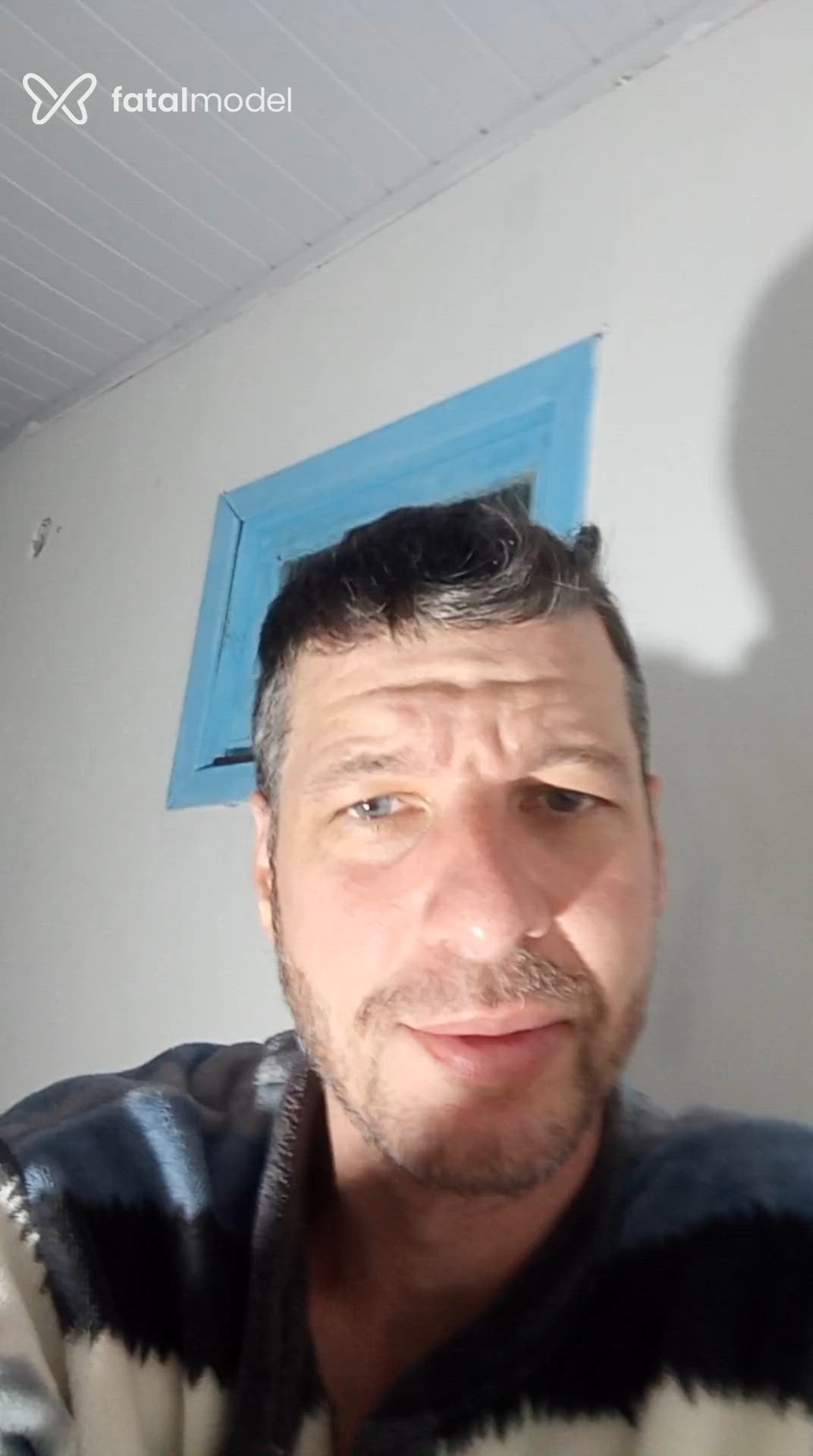 Acompanhante homem com cabelo castanho de olhos azuis - Ricardão