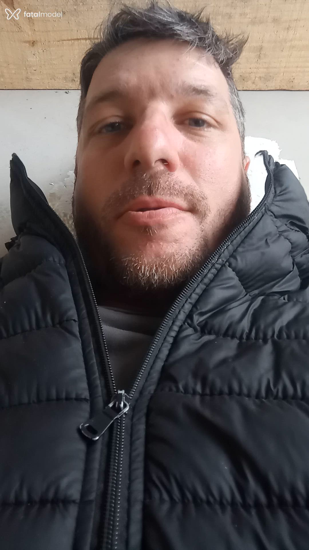 Acompanhante homem com cabelo castanho de olhos azuis - Ricardão