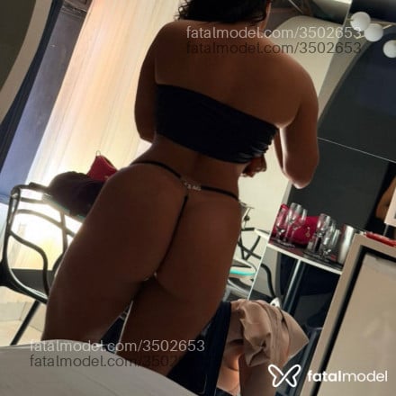 Acompanhante mulher com cabelo castanho de olhos castanhos - Larissa Mendes