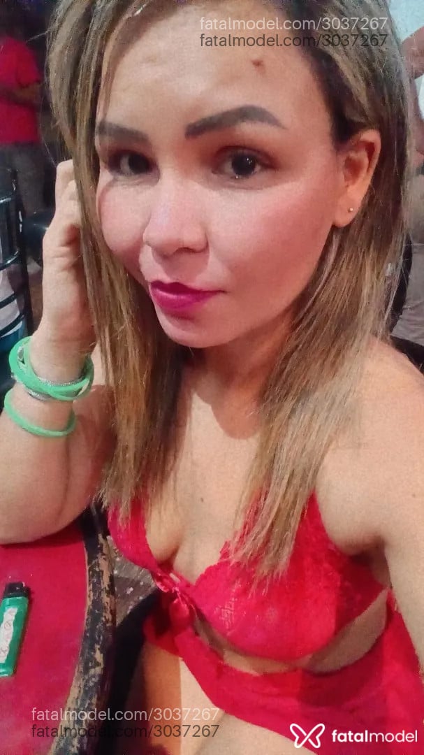 Acompanhante mulher loira (o) de olhos castanhos - Elly Barbosa