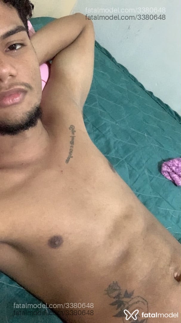 Acompanhante homem com cabelo castanho de olhos castanhos - Alexsandro