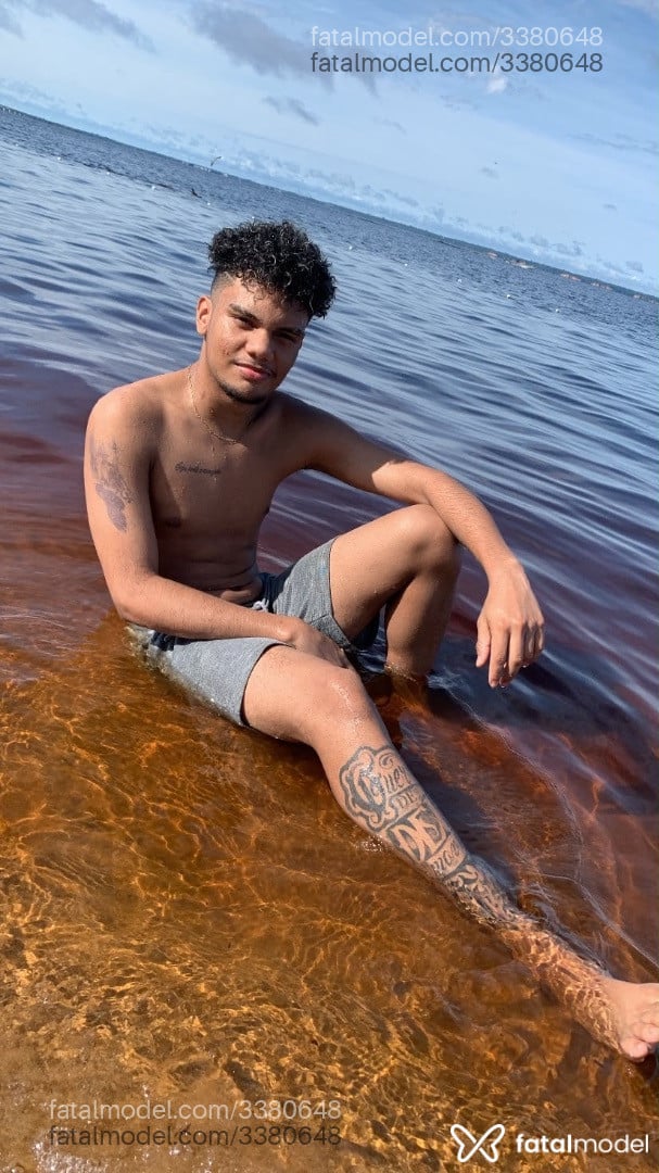 Acompanhante homem com cabelo castanho de olhos castanhos - Alexsandro