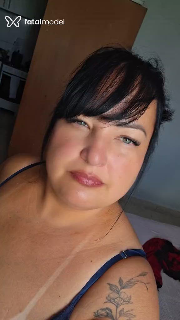 Acompanhante mulher com cabelo castanho de olhos verdes - Marcella