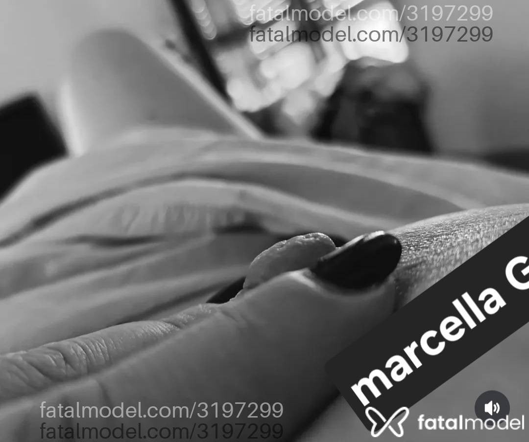 Acompanhante mulher com cabelo castanho de olhos verdes em Brasília - Marcella