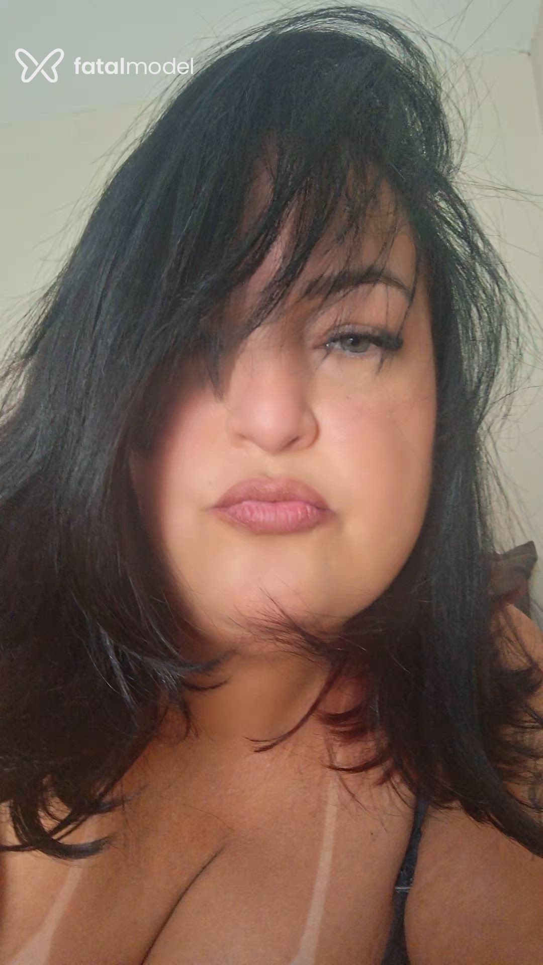 Acompanhante mulher com cabelo castanho de olhos verdes - Marcella