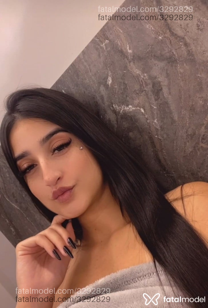 Acompanhante mulher morena (o) de olhos castanhos - Maitê Duarte Acompanhante mulher morena (o) de olhos castanhos - Maitê Duarte