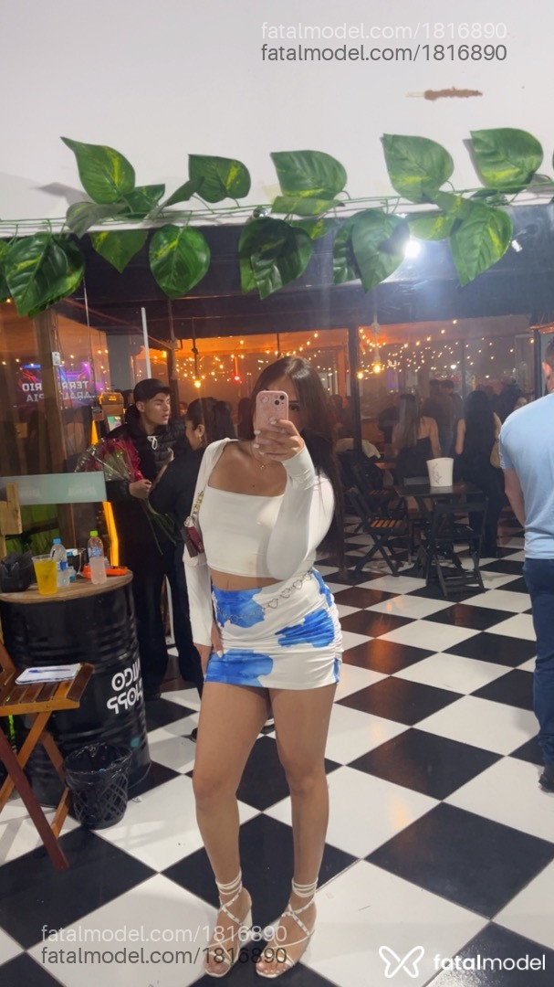Acompanhante mulher trans com cabelo castanho de olhos castanhos - Julia Pimentel