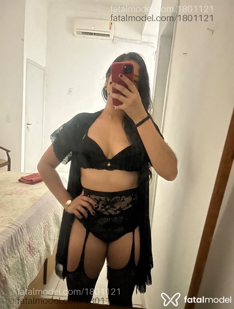 Acompanhante mulher com cabelo castanho de olhos castanhos - Nicole Padilha