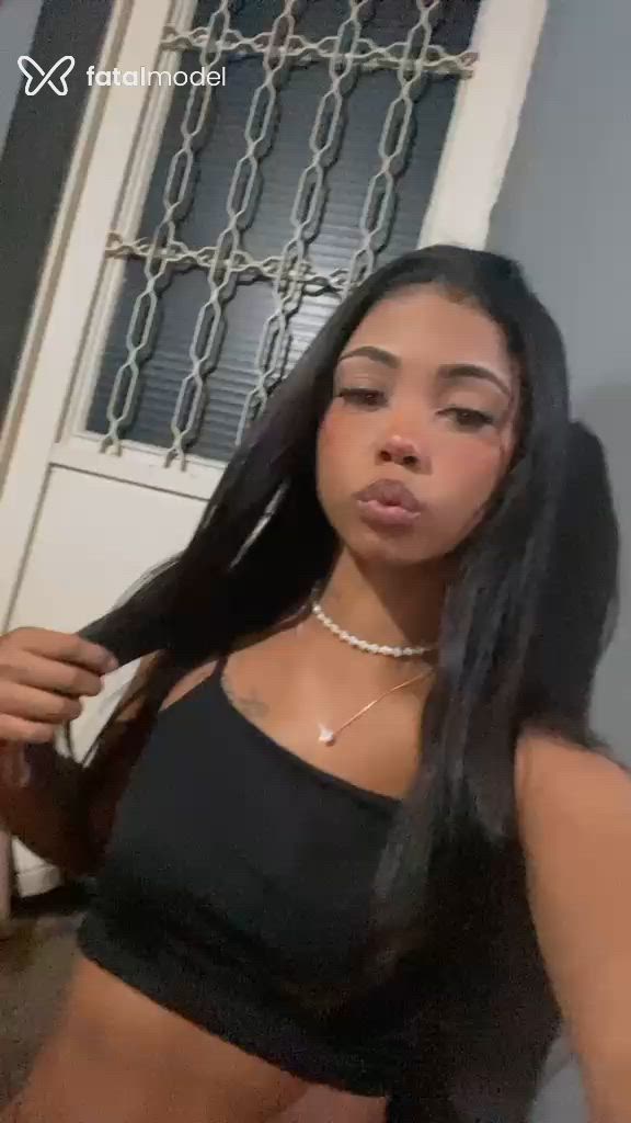 Acompanhante mulher com cabelo castanho de olhos castanhos - Yngrid