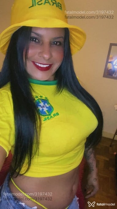 Acompanhante mulher morena (o) de olhos pretos - Estefhany Ferrari