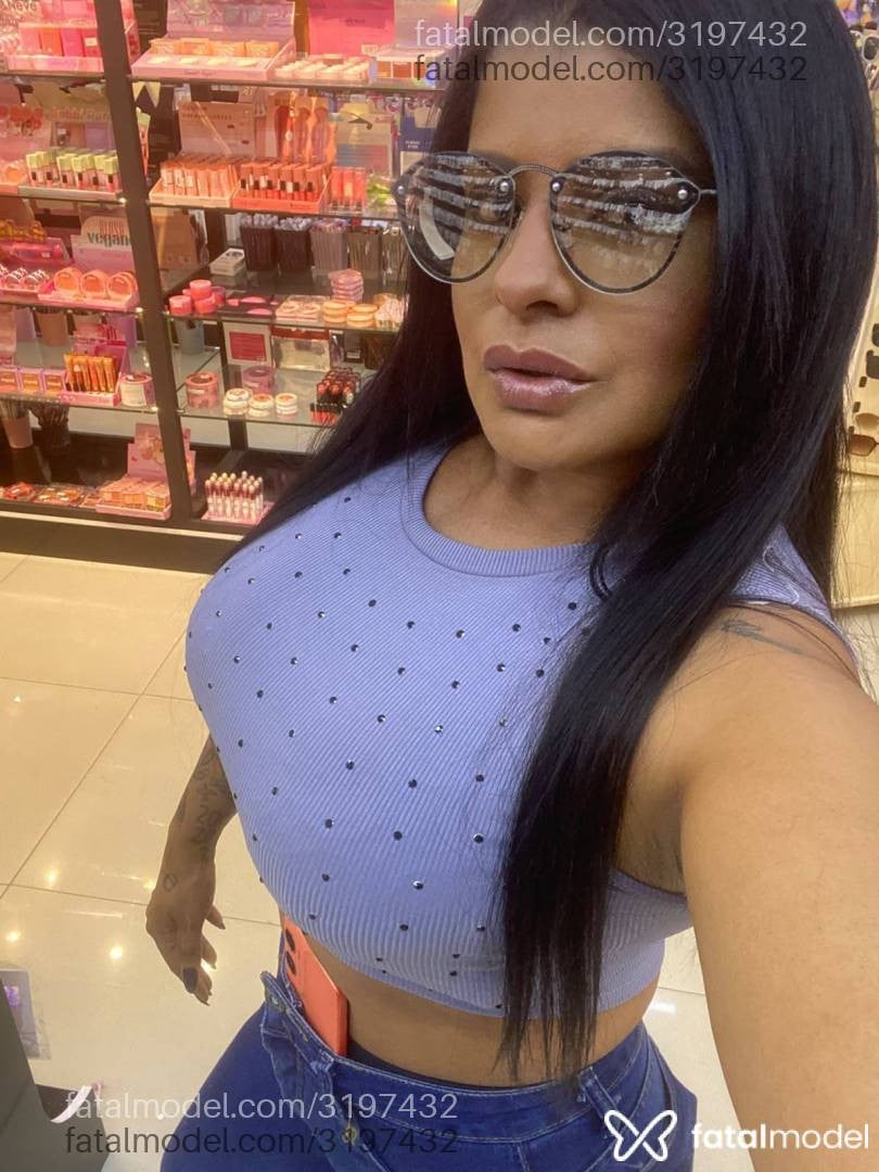 Acompanhante mulher morena (o) de olhos pretos - Estefhany Ferrari