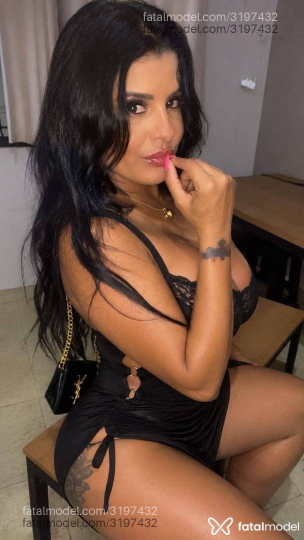 Acompanhante mulher morena (o) de olhos pretos - Estefhany Ferrari