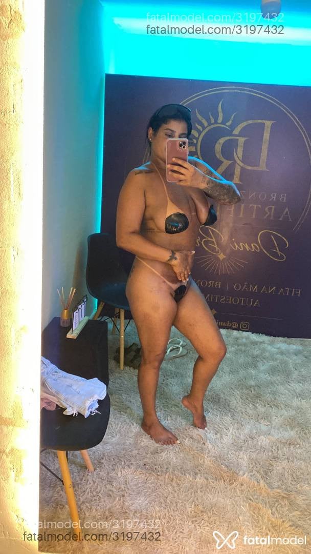 Acompanhante mulher morena (o) de olhos pretos - Estefhany Ferrari