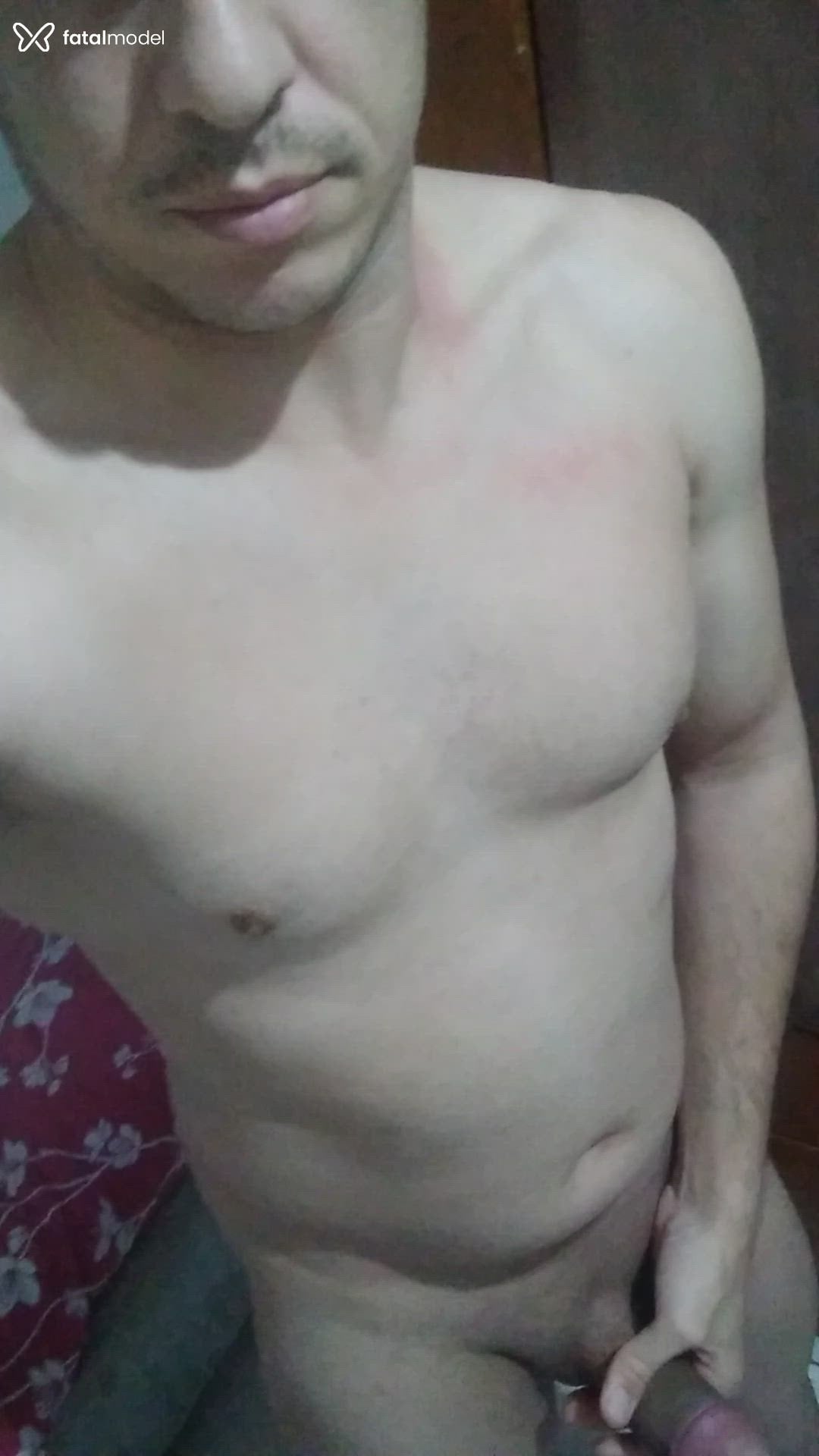 Acompanhante homem com cabelo castanho de olhos castanhos - Cleber