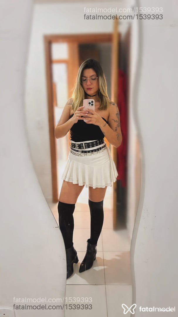 Acompanhante mulher loira (o) de olhos castanhos - Laura Monteiro