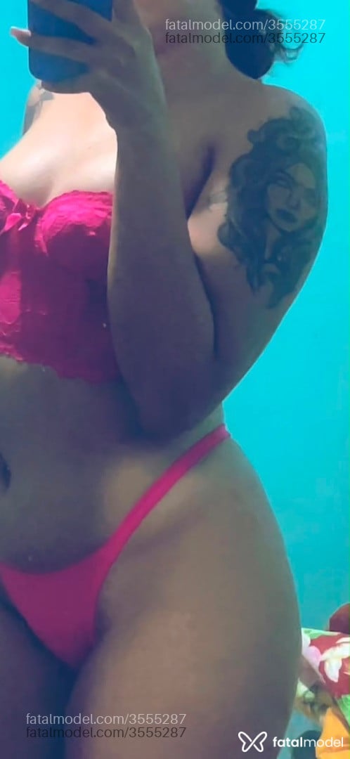 Acompanhante mulher morena (o) de olhos castanhos - Emilly Acompanhante mulher morena (o) de olhos castanhos - Emilly