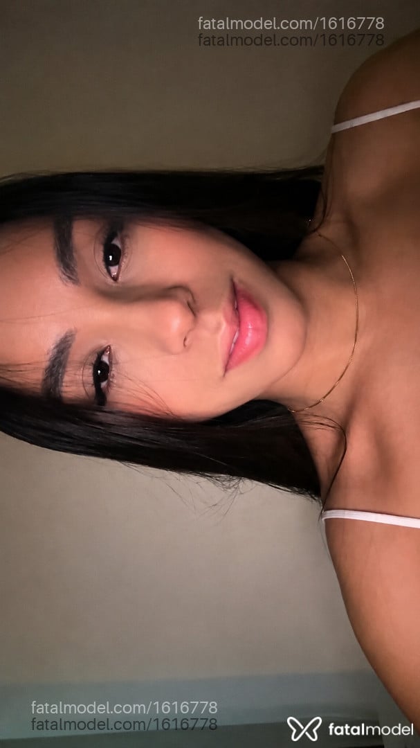 Acompanhante mulher com cabelo castanho de olhos castanhos - Carolina