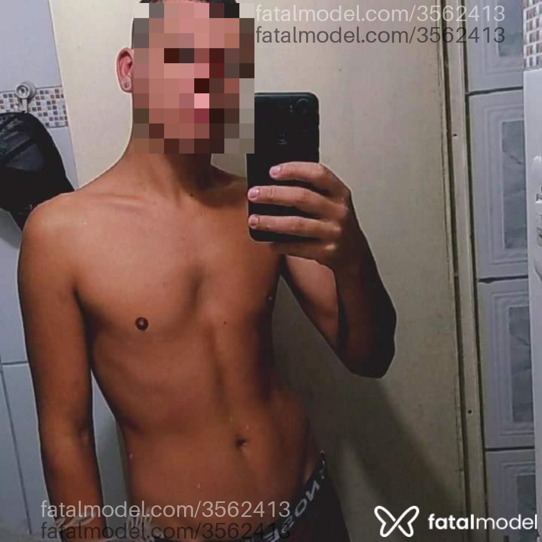 Acompanhante homem com cabelo castanho de olhos castanhos - Lucas