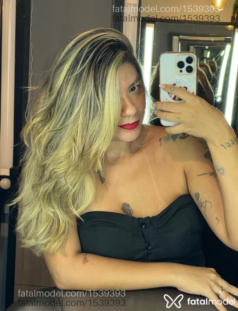 Acompanhante mulher loira (o) de olhos castanhos - Laura Monteiro